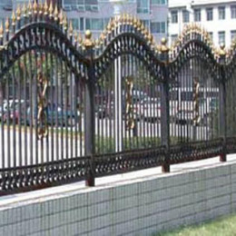 供西宁塑钢护栏和青海草坪围栏生产商